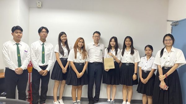 シンセイコウキタイランドに大学生が来てくれました！！